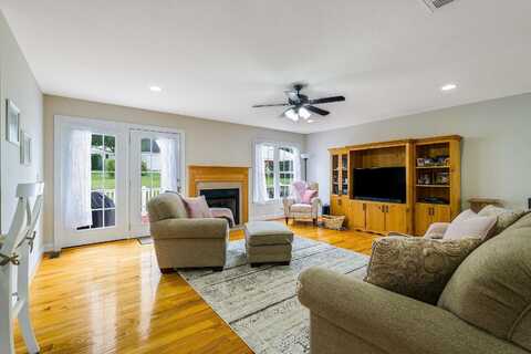 902 WATERTON ST, STAUNTON, VA 24401