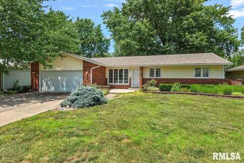 811 VIRGINIA Avenue, Taylorville, IL 62568
