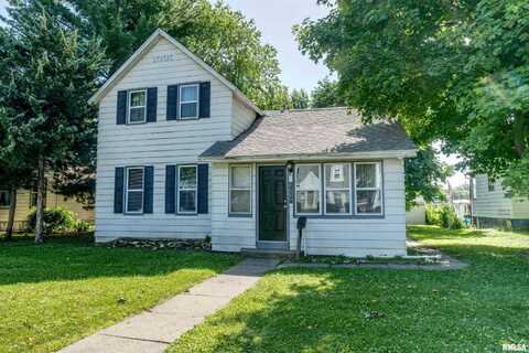 1607 PERSHING Boulevard, Clinton, IA 52732