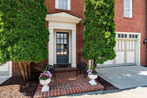 4702 Maris Ln, Louisville, KY 40241