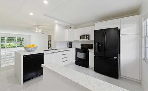 2202 Lucaya Bnd, Coconut Creek, FL 33066