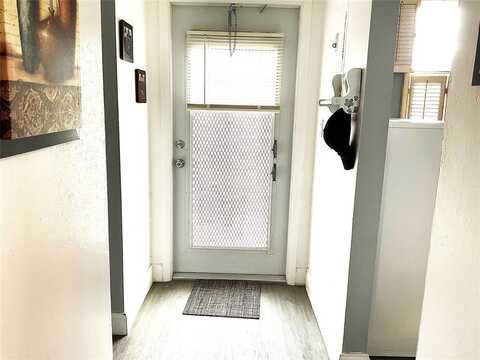 5003 NW 35th St, Lauderdale Lakes, FL 33319