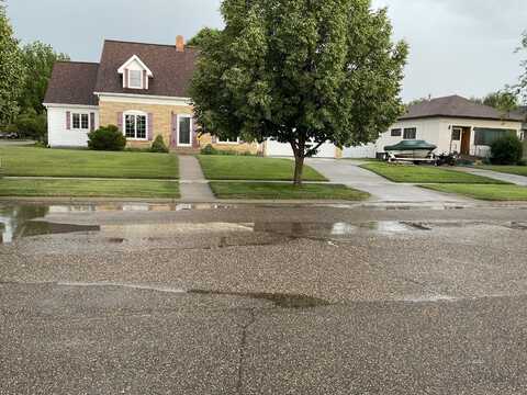 1218 N River Ave, Glendive, MT 59330