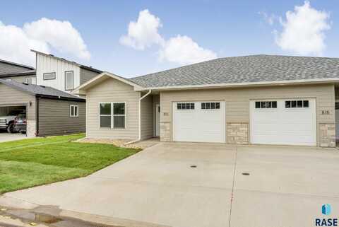813 N Marquette Pl, Sioux Falls, SD 57110