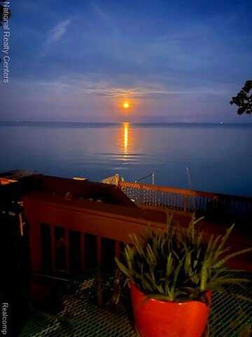 7888 Lakeshore Drive, Newport, MI 48166