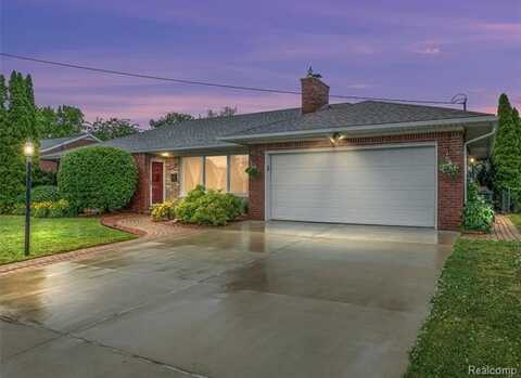 22435 Lakecrest Street, Saint Clair Shores, MI 48081