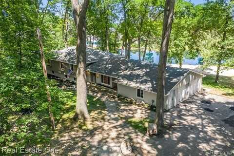 396 Hickory Lane, Lapeer, MI 48446