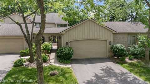 1122 Meadowglen Court, Bloomfield Hills, MI 48304