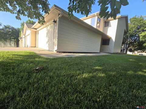 1761 Surfside Drive, Lincoln, NE 68528
