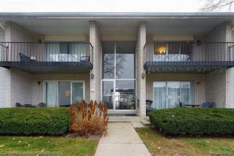 8401 KENNEDY Circle N, Warren, MI 48093