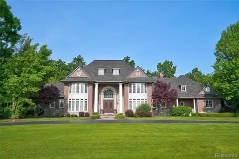 8356 Misty Meadows, Grand Blanc, MI 48439
