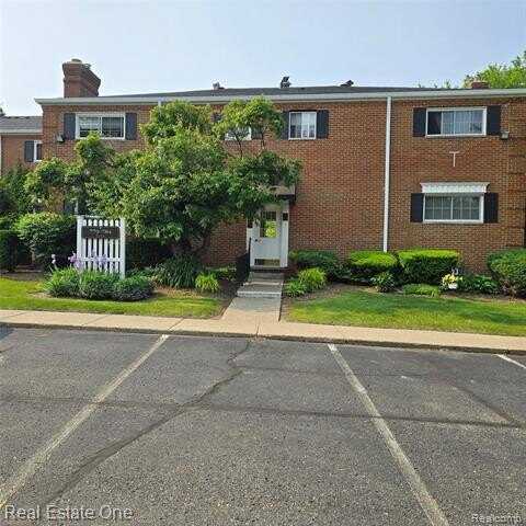 770 E Fox Hills Drive W, Bloomfield Hills, MI 48304
