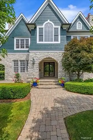 620 Lakeside Drive, Birmingham, MI 48009