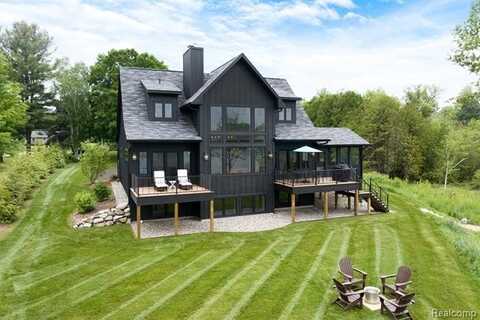 521 S Lake Shore Drive, Lake Leelanau, MI 49653