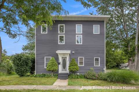 267 Center Street, Coopersville, MI 49404