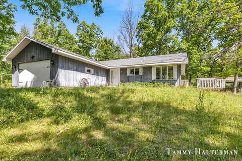 23718 Gates Road, Howard City, MI 49329