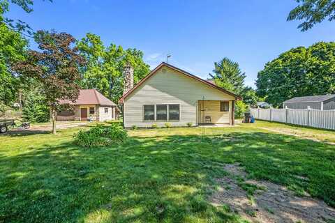 863 E Wilcox Avenue, White Cloud, MI 49349