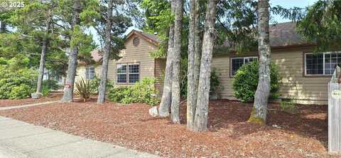 3890 SPRUCE ST, Florence, OR 97439
