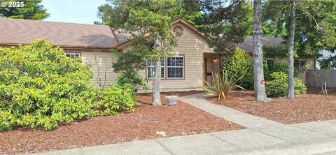 3890 SPRUCE ST, Florence, OR 97439