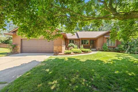 2360 Montclair Avenue NW, Walker, MI 49544