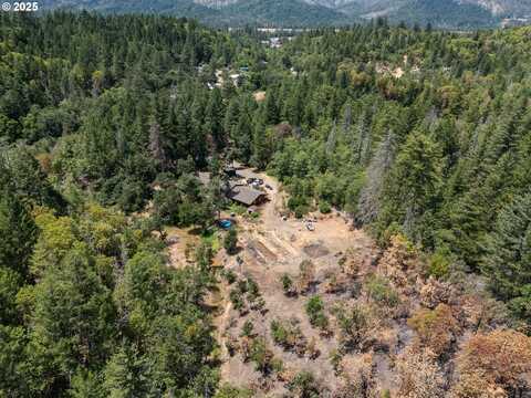 160 HOLTON CREEK RD, Kerby, OR 97531