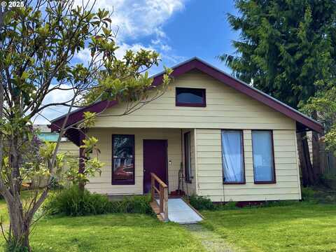 1074 FIR AVE, Reedsport, OR 97467