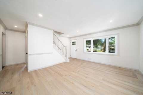 670 W Hazelwood Ave, Rahway, NJ 07065