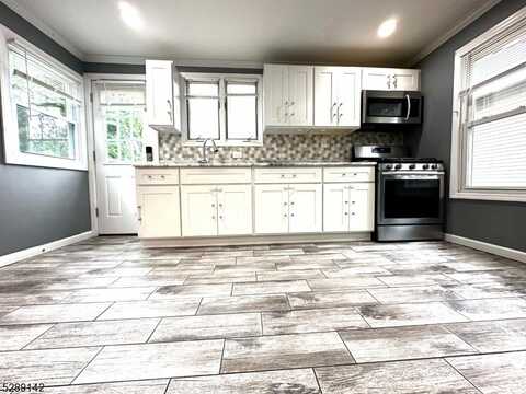 152 Maple Ave, Rahway, NJ 07065