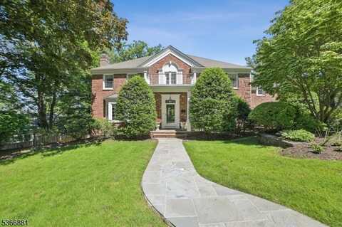77 Dale Dr, Summit, NJ 07901