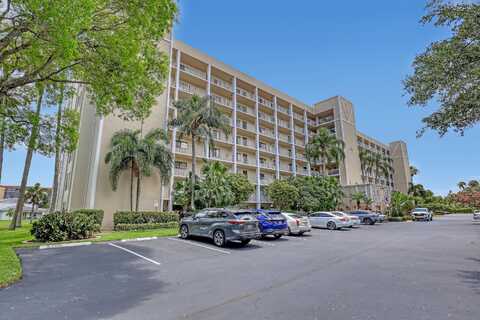 7290 Kinghurst Drive, Delray Beach, FL 33446