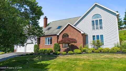 16 Kimberly Drive, Dallas, PA 18612