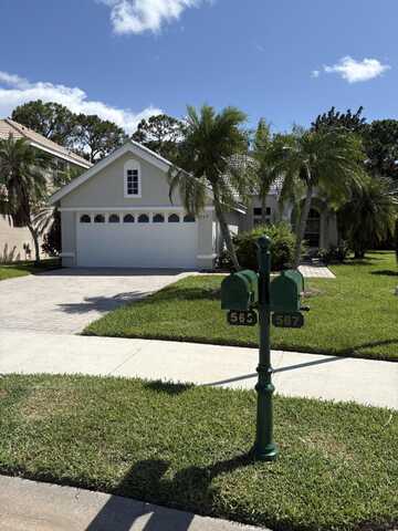 565 SW New Castle Cove, Port Saint Lucie, FL 34986