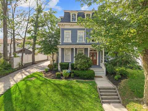 829 AVENUE C, Bayonne, NJ 07002
