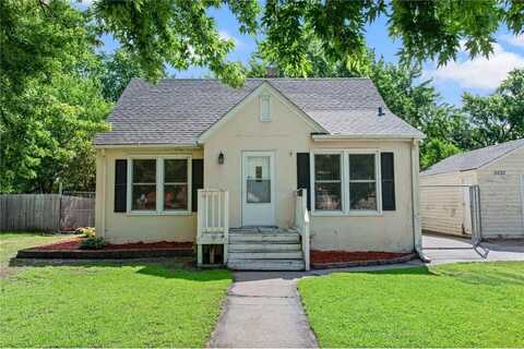 5532 Knox Avenue N, Brooklyn Center, MN 55430