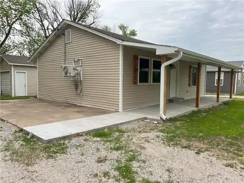 1030 W Ashland Street, Nevada, MO 64772