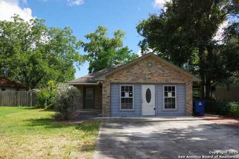 909 San Antonio, Pleasanton, TX 78064
