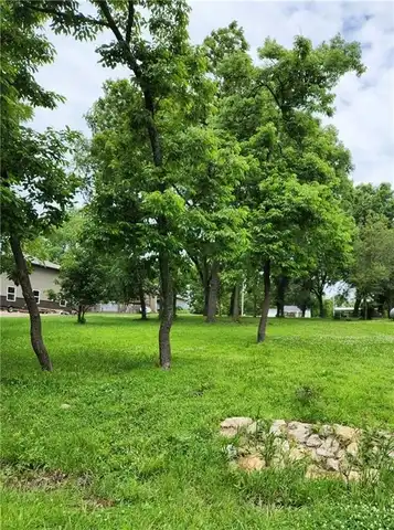 37 Lakeview Lane, Linn Valley, KS 66040
