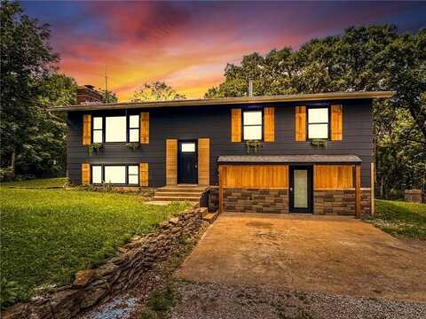 18012 S State Route Bb Highway, Pleasant Hill, MO 64080