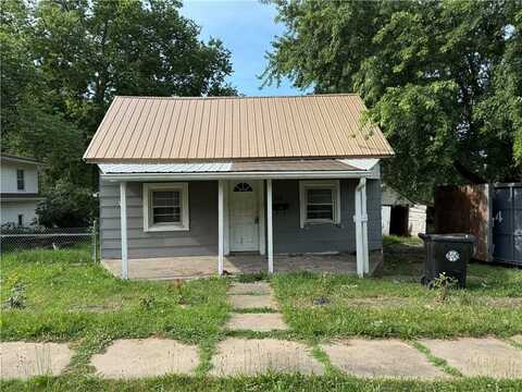 802 Pine Street, Pleasant Hill, MO 64080