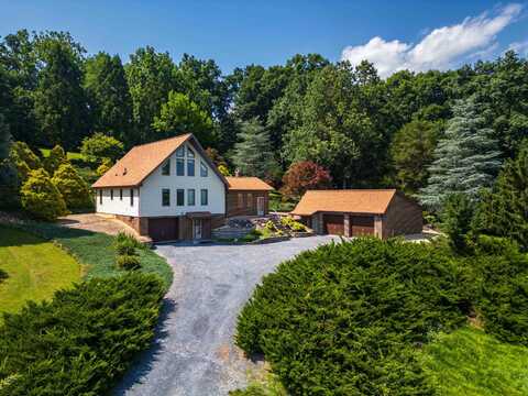 613 DICES SPRING RD, WEYERS CAVE, VA 24486