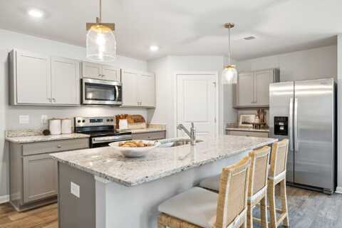 17 RIVER OAK DR, STAUNTON, VA 24401