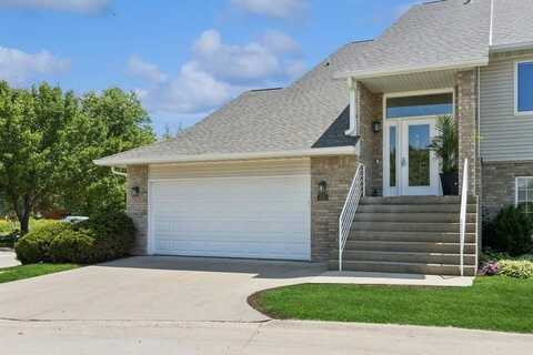 135 Pentire Cir, IowaCity, IA 52245