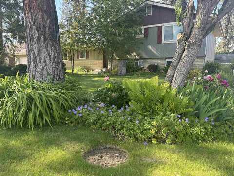 7012 W Johannsen Ave, Nine Mile Falls, WA 99026