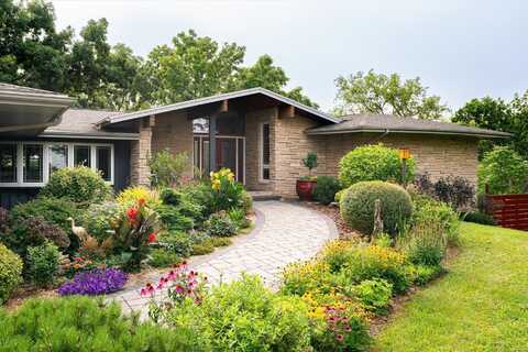 1 Sandy Oak Drive, Viroqua, WI 54665