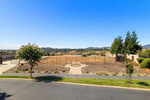 832 Santa Cruz Drive, Redding, CA 96003