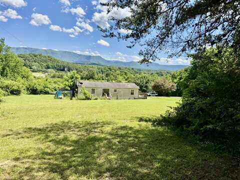 320 Hance Way, Dandridge, TN 37725