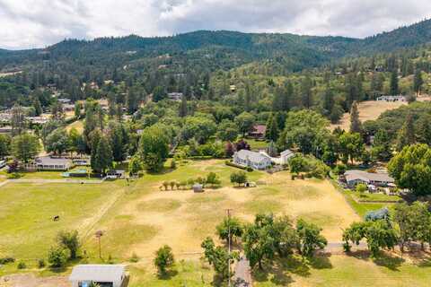 1272 Goldstone Drive, Central Point, OR 97502