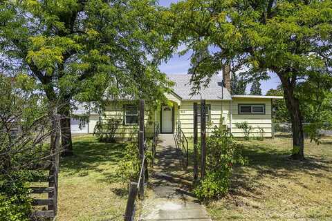 900 N Rose Street, Phoenix, OR 97535