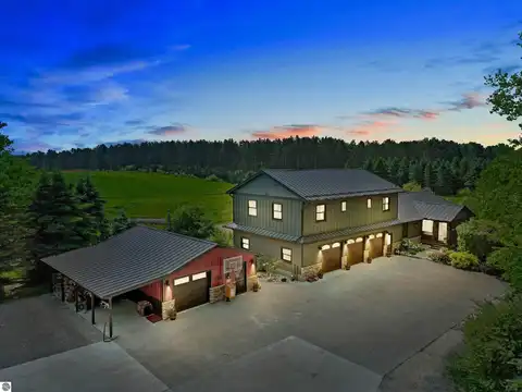 4255 S Eberhart Avenue, Clare, MI 48617