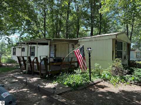 3320 S Circle Drive NE, Kalkaska, MI 49646
